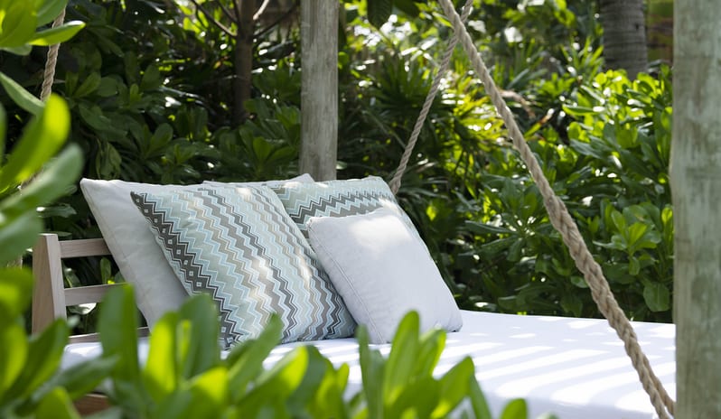 7. King Beach Villa_Swing Daybed